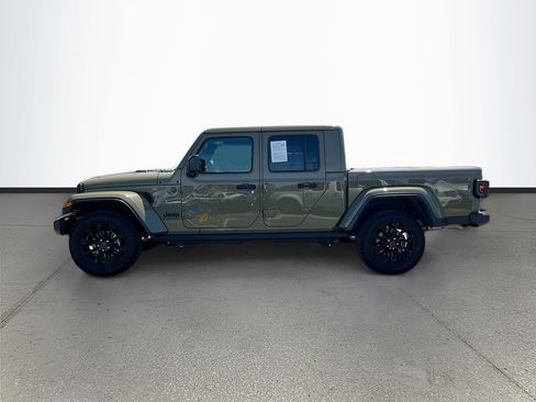 Used 2025 Jeep Gladiator Sport image 4