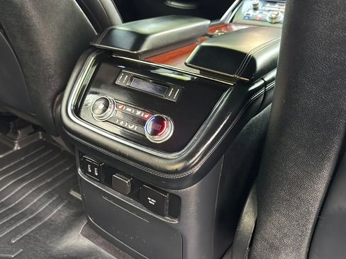 Used 2018 Lincoln Navigator Premiere AWD/4WD image 31
