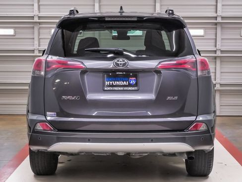 Used 2018 Toyota RAV4 XLE FWD image 7