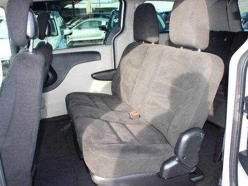 Used 2016 Dodge Grand Caravan American Value Package image 9