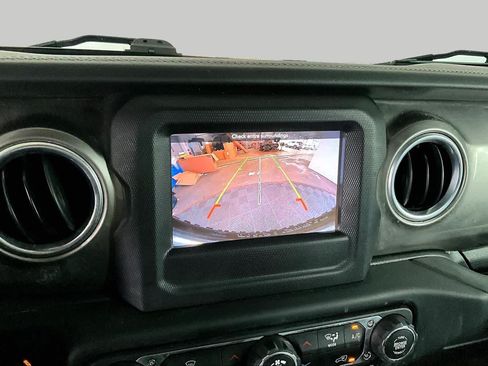Used 2018 Jeep Wrangler Unlimited Sahara AWD/4WD image 29