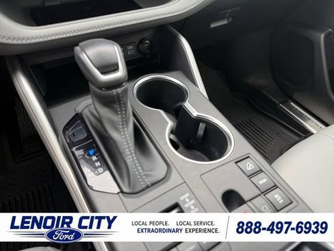 Used 2023 Toyota Highlander XLE AWD/4WD image 26