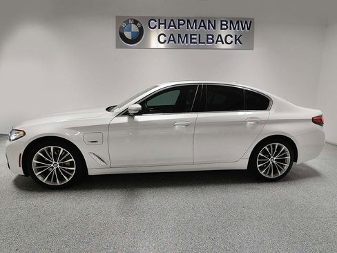 Certified 2023 BMW 530e w/ Premium Package image 3