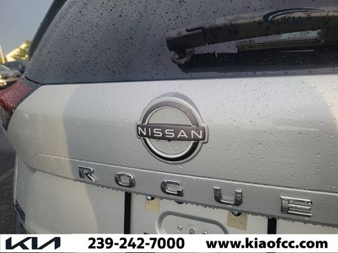 Used 2023 Nissan Rogue SV w/ SV Premium B Package FWD image 10
