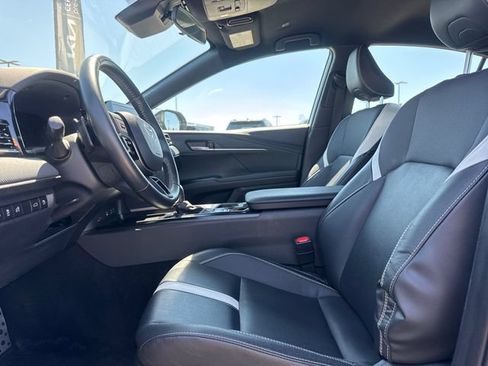 Used 2025 Toyota Camry SE FWD image 11