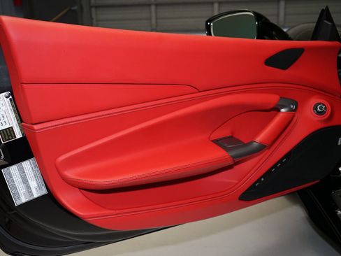 Used 2021 Ferrari F8 Tributo RWD image 22