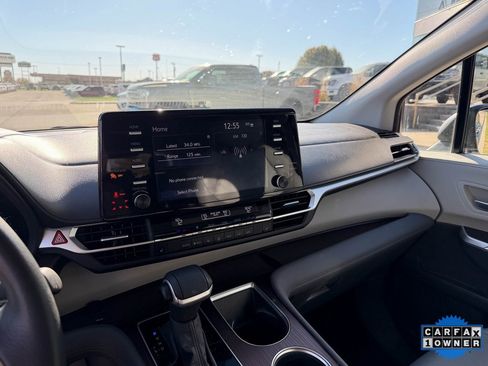 Used 2024 Toyota Sienna XLE image 25