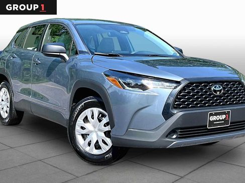 Used 2023 Toyota Corolla Cross L FWD image 3