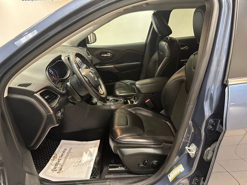 Used 2019 Jeep Cherokee Latitude Plus w/ Cold Weather Group image 5