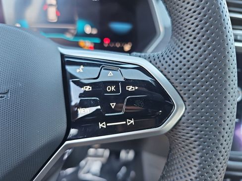 Used 2022 Volkswagen Tiguan SE R-Line image 20