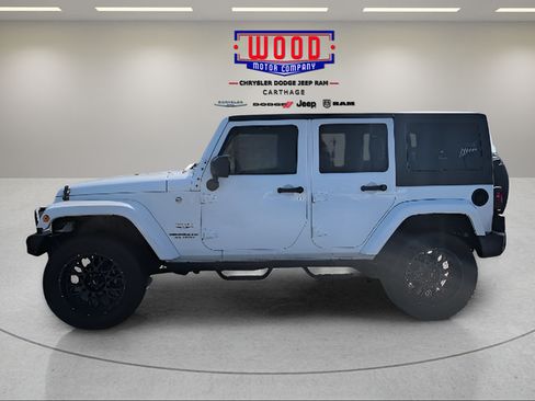 Used 2017 Jeep Wrangler Unlimited Sahara w/ Connectivity Group AWD/4WD image 7
