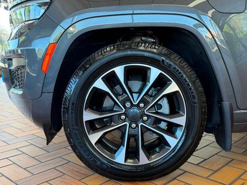 Used 2022 Jeep Grand Cherokee Overland w/ Advanced Protech Group III AWD/4WD image 12