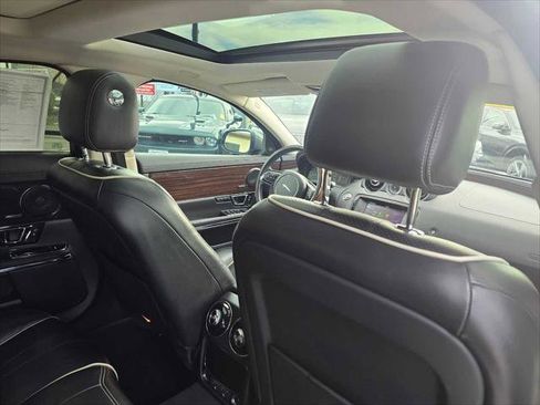 Used 2017 Jaguar XJ R-Sport image 15