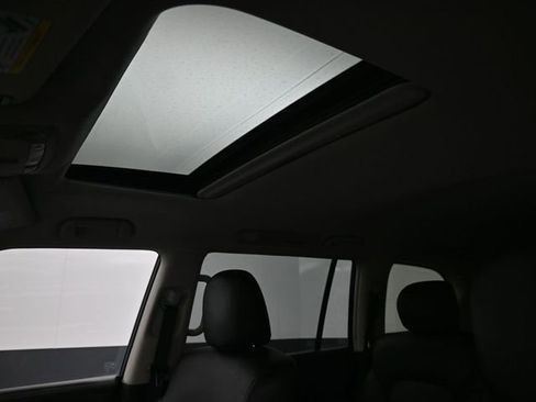 Used 2024 Nissan Armada SL w/ Captain's Chairs Package image 21