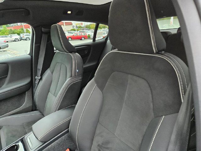 Used 2023 Volvo C40 P8 Recharge Ultimate AWD/4WD image 18