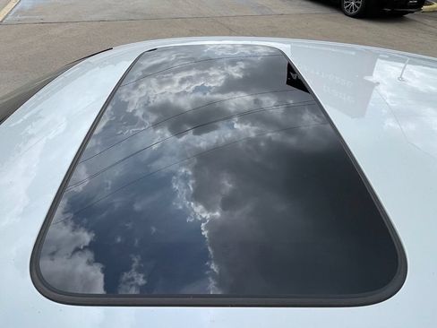 Used 2018 Honda Accord Touring image 8
