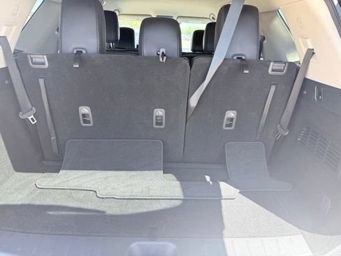 Used 2023 Nissan Pathfinder SL FWD image 18