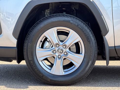 Used 2025 Toyota RAV4 XLE FWD image 38