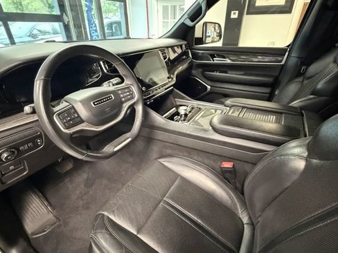 Used 2022 Jeep Wagoneer Series III AWD/4WD image 15