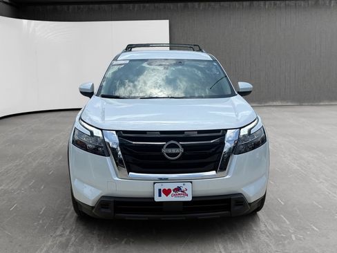 Used 2025 Nissan Pathfinder SV FWD image 8