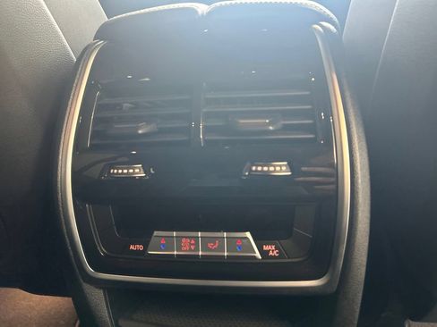 Used 2024 BMW X7 xDrive40i w/ M Sport Package AWD/4WD image 29