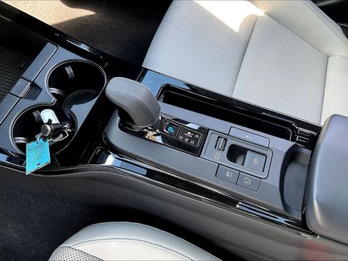 Used 2024 Toyota Prius XLE image 17