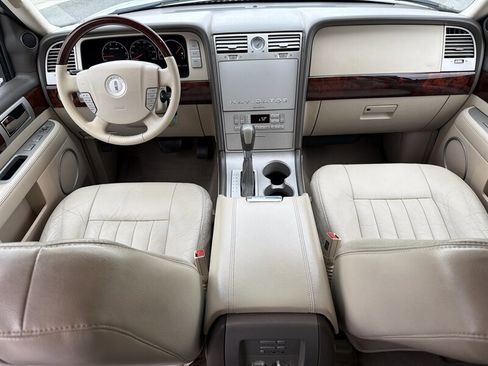 Used 2004 Lincoln Navigator Luxury image 17