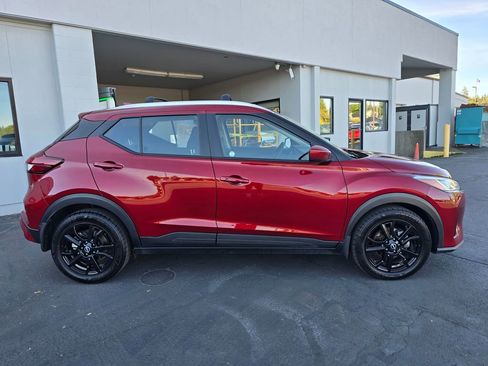 Used 2023 Nissan Kicks SV w/ Interior Electronics Package FWD image 3