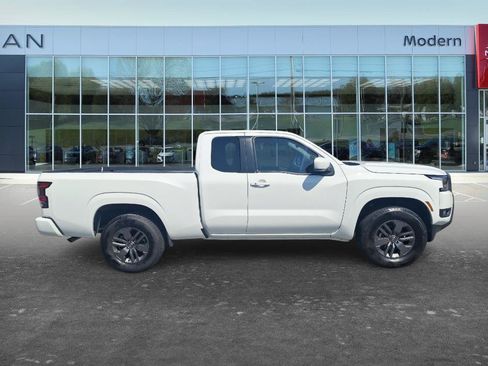 Used 2025 Nissan Frontier SV w/ SV Convenience Package AWD/4WD image 4
