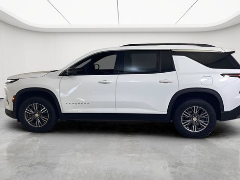 Used 2025 Chevrolet Traverse LT FWD image 52