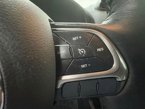 Used 2018 Jeep Renegade Limited w/ UConnect 8.4 Nav Group AWD/4WD image 18