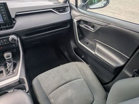 Used 2020 Toyota RAV4 XLE image 21
