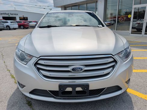 Used 2018 Ford Taurus Limited FWD image 2