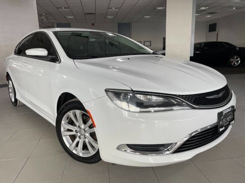 Used 2015 Chrysler 200 Limited image 1