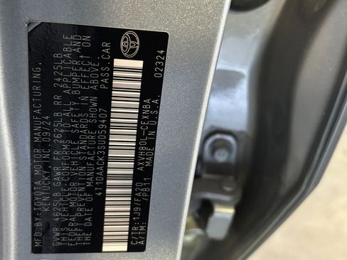 Used 2025 Toyota Camry LE image 33