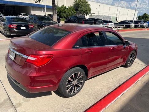 Used 2011 Chrysler 200 S FWD image 10