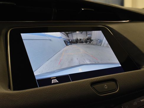 Used 2023 Cadillac XT4 Luxury w/ Cold Weather Package image 19