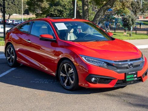 Used 2016 Honda Civic Touring image 4