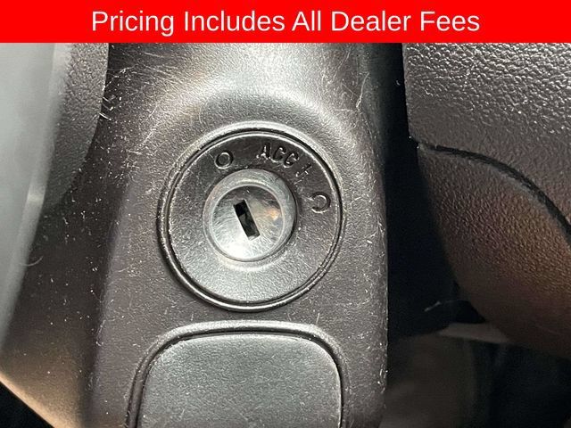 Used 2006 Pontiac Solstice Convertible w/ Premium Package RWD image 30