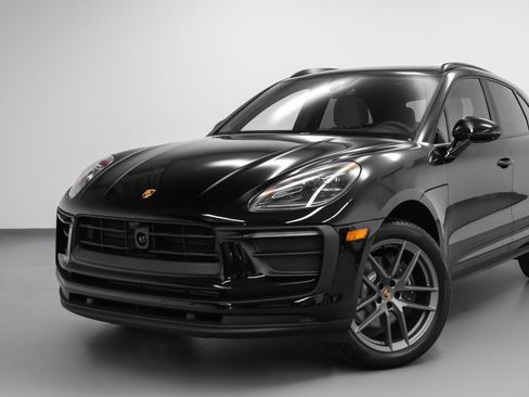 Certified 2026 Porsche Macan AWD/4WD image 7