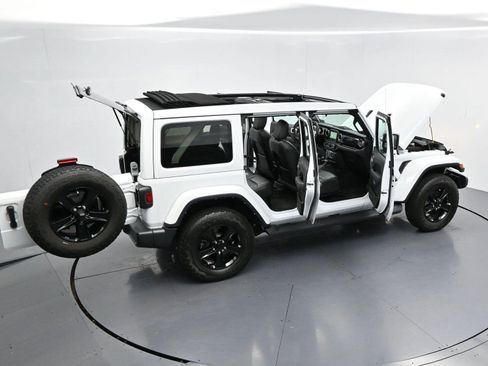 Used 2023 Jeep Wrangler Unlimited Sahara AWD/4WD image 43