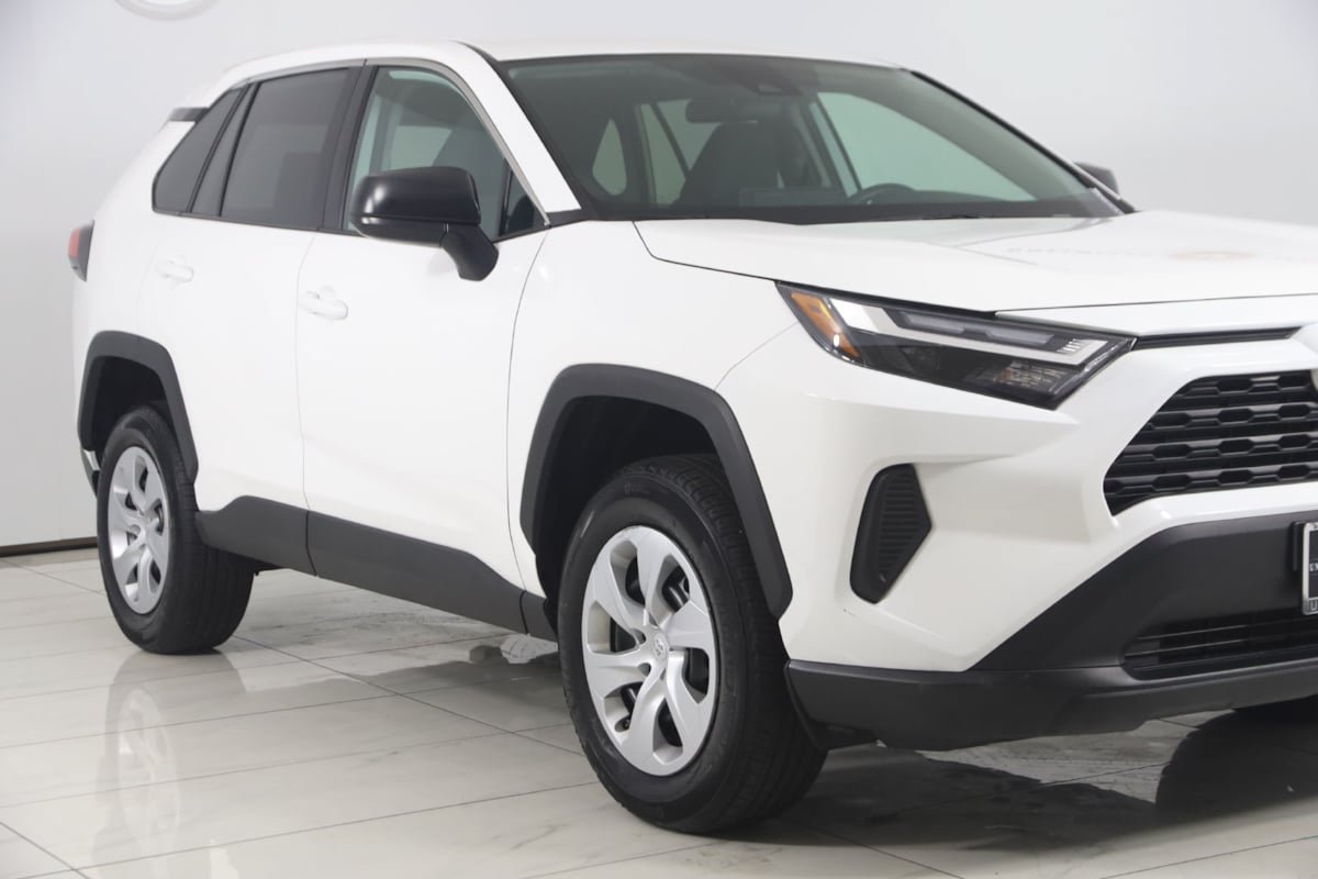 Used 2025 Toyota RAV4 LE AWD/4WD image 29