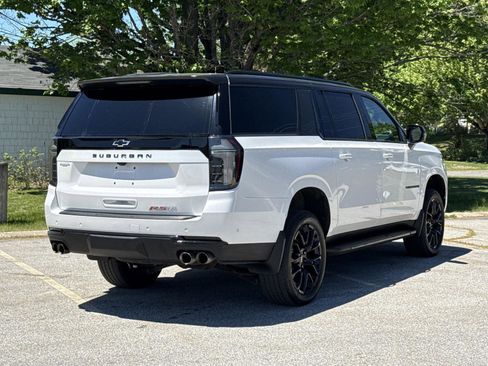 Used 2025 Chevrolet Suburban RST w/ Comfort Package AWD/4WD image 8