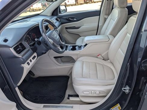 Used 2022 GMC Acadia Denali image 2