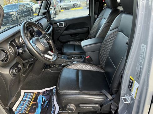 Used 2023 Jeep Wrangler Unlimited Sahara image 10
