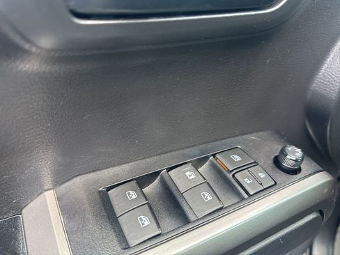 Used 2022 Toyota Tacoma SR5 w/ Technology Package image 19