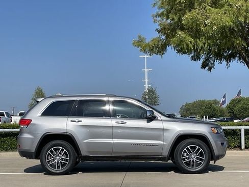 Used 2018 Jeep Grand Cherokee Limited AWD/4WD image 3