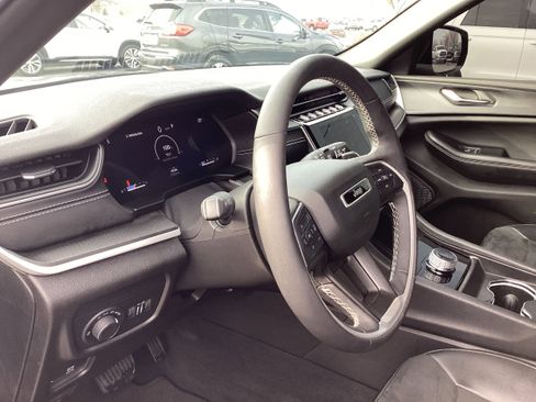 Used 2023 Jeep Grand Cherokee L Laredo image 11