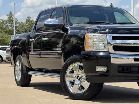 Used 2010 Chevrolet Silverado 1500 LT w/ Texas Edition RWD image 3