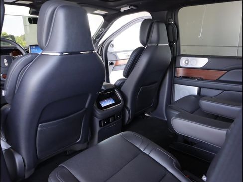 Used 2022 Lincoln Navigator Reserve image 29